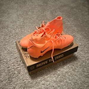 BRAND NEW guava nike phantom luna NU FG, women’s size 8 outdoor soccer cleats